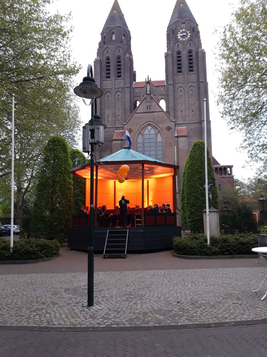 Overleg rond de Muziektent