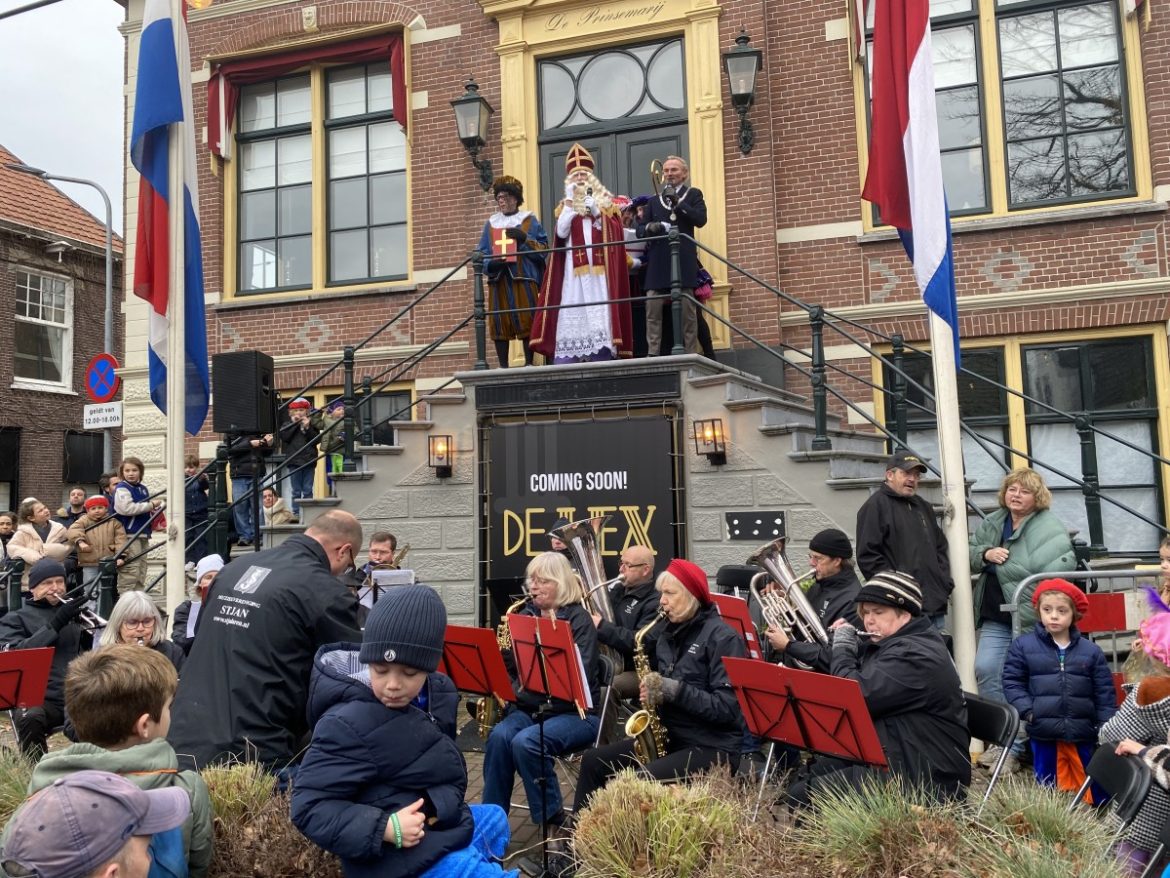 Sinterklaas eindelijk in Laren…kinderen mogen hun schoen zetten vanavond!