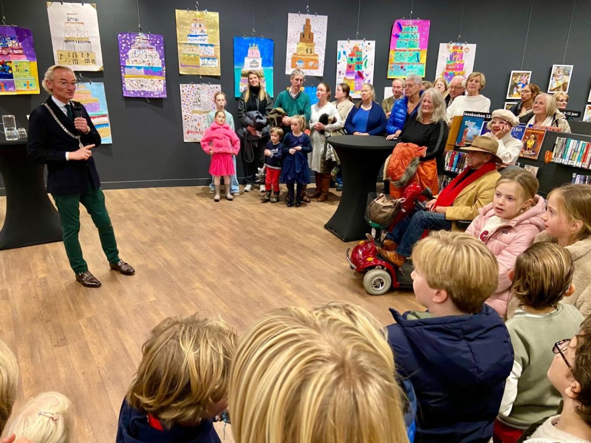 Burgemeester opent laatste expositie KKids in Brinkhuis