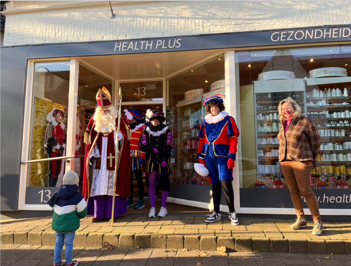 Sinterklaas liet zich  zien op de Naarderstraat