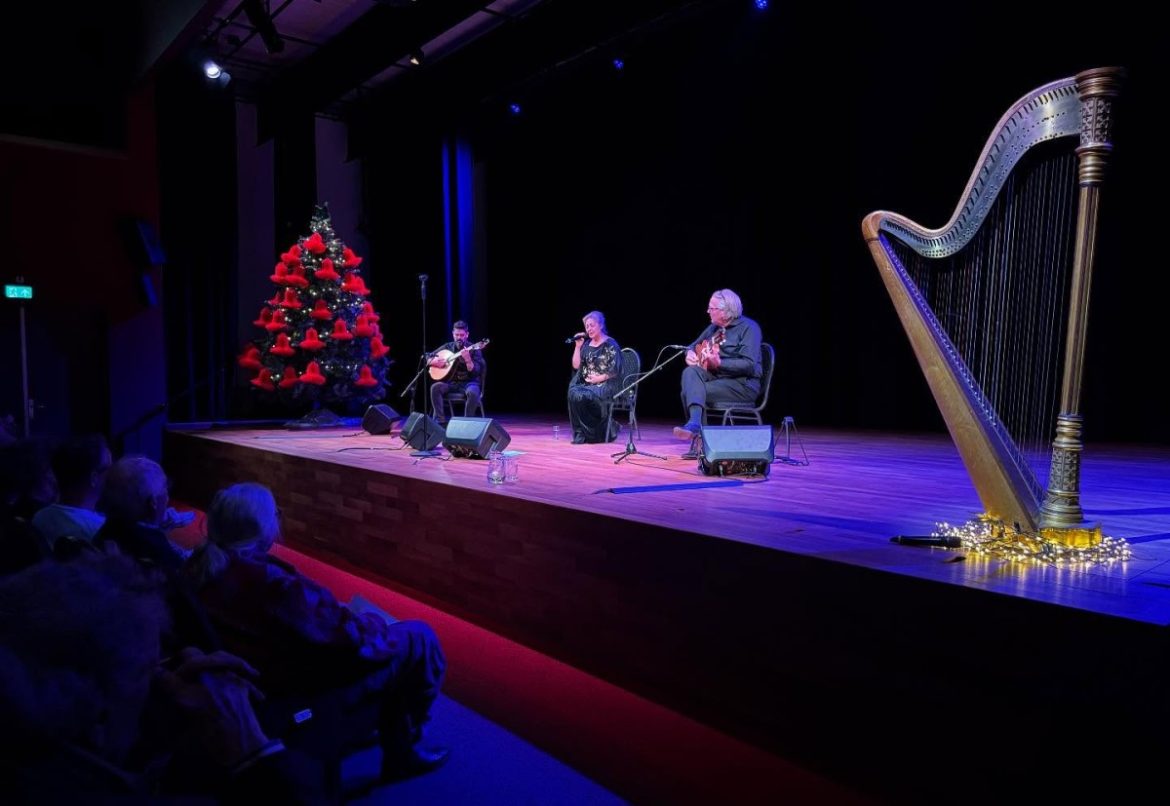 Fadozangeres Maria de Fatima schittert in het Rosa Spier Theater!