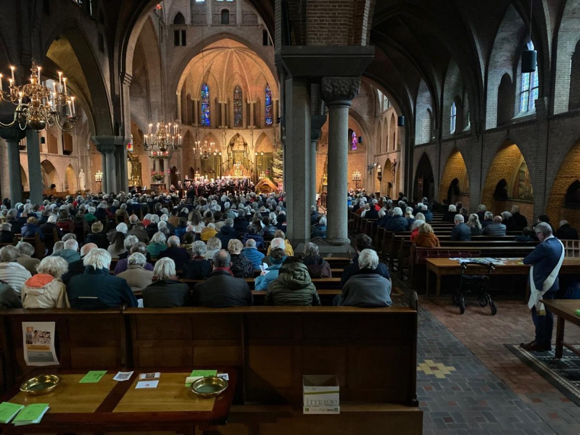 Volle basiliek voor ’traditioneel’ Kerstconcert Sint Jansschola