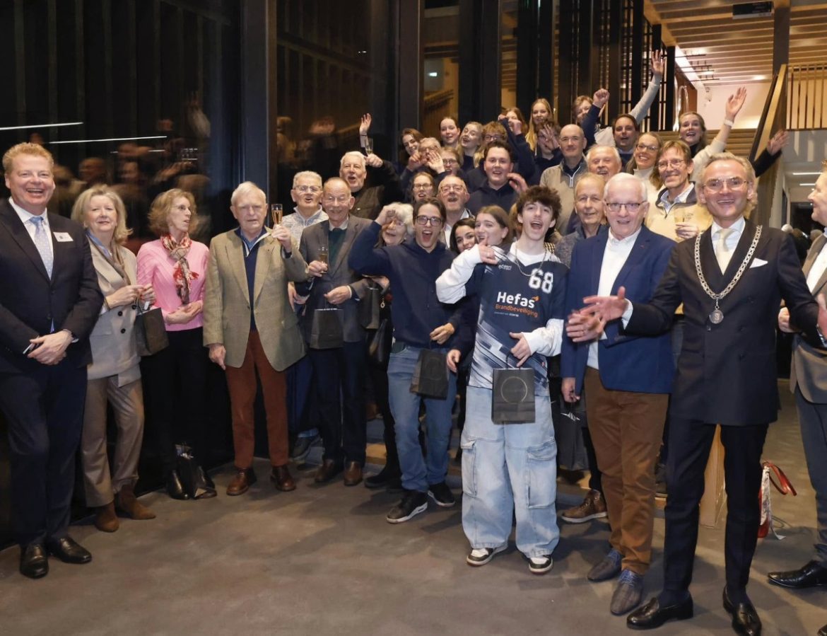 (fotorepo) Bomvolle Nieuwjaarsreceptie gemeente