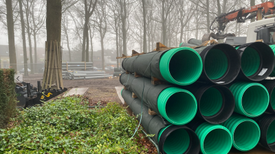 Aanleg natuurvijver op de Brink in Laren gestart: ‘Ik heb er het volste vertrouwen in’