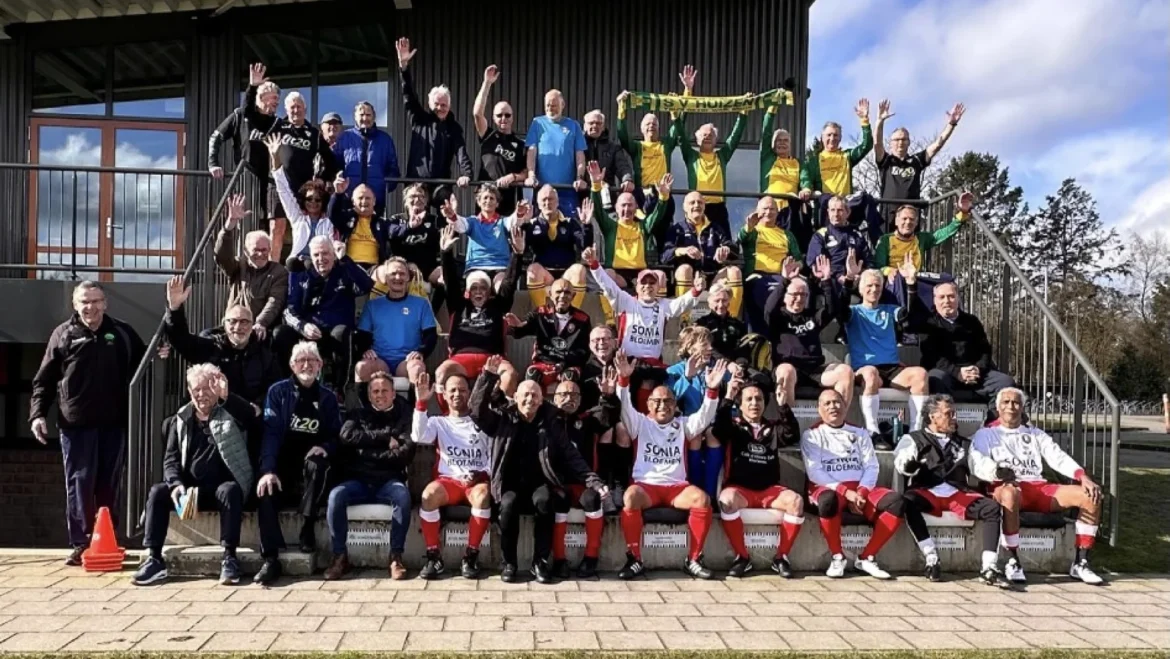 Mini-regiocompetitie walking football trapt af bij SV Laren‘99