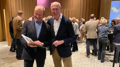 Nieuw prachtig boek 30-jarige Dooyewaard Stichting: Rond de Hut van Mondriaan