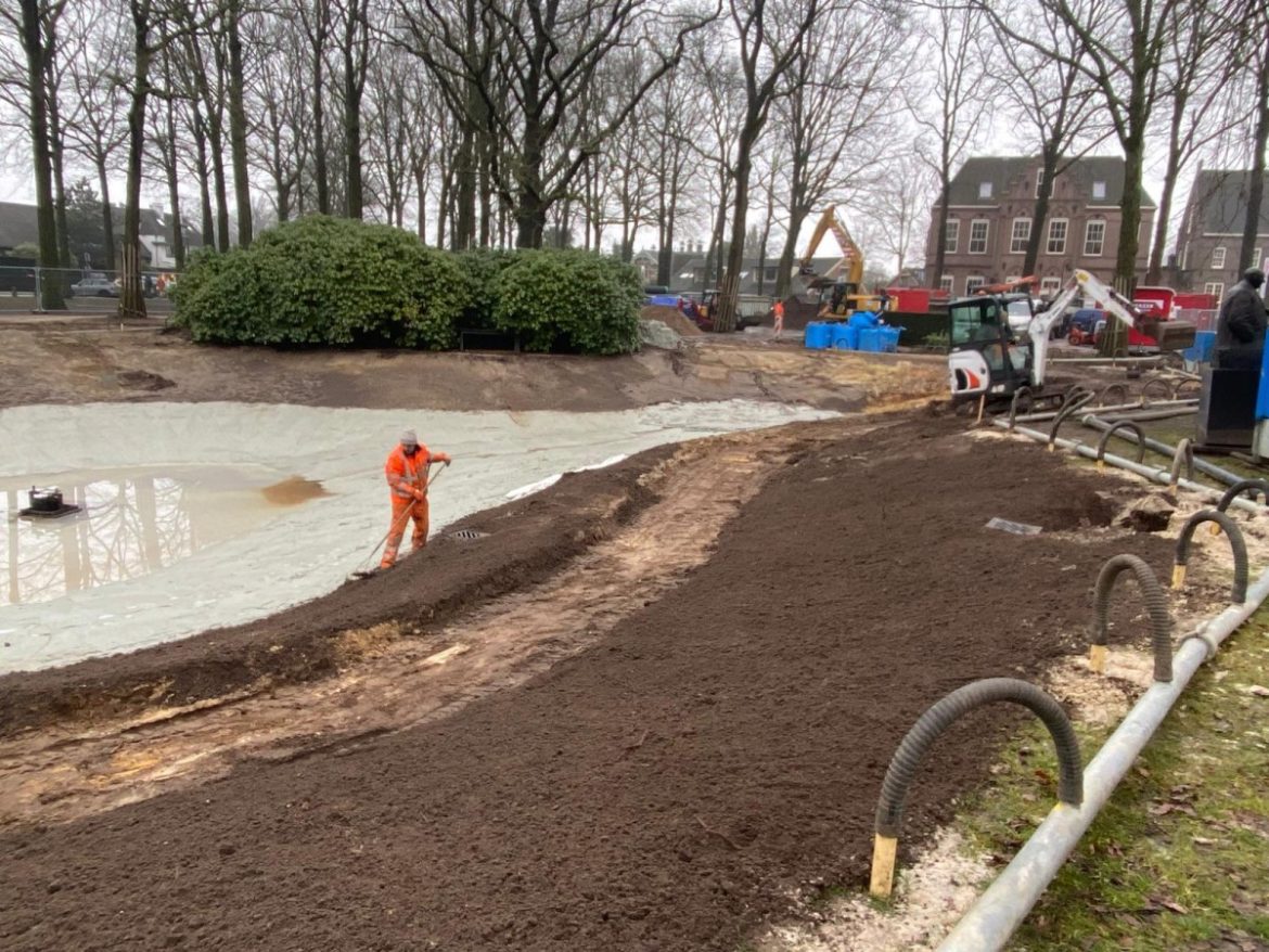 Kleine aanpassing in ontwerp natuurvijver Laren: oorlogsmonument wordt halve slag gedraaid.