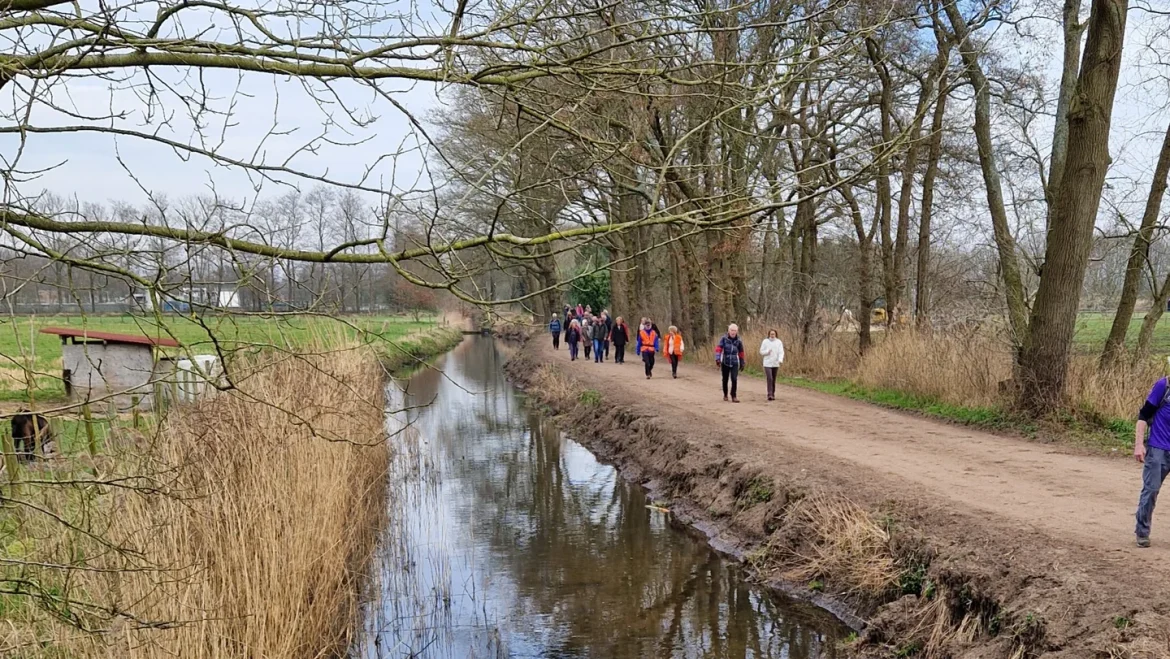 BEL-rondje: wandeltocht van twintig kilometer door Blaricum, Eemnes en Laren