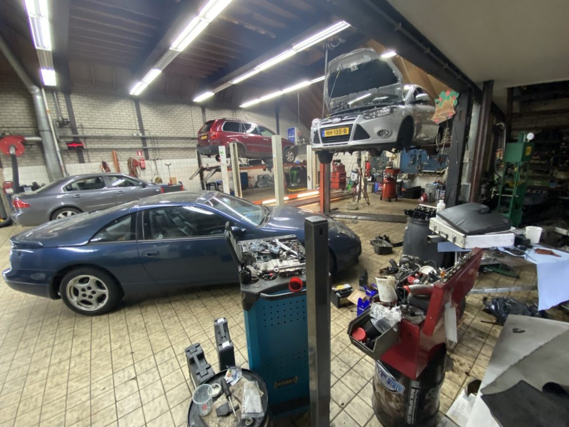 Oudste garage van Laren aan de St. Janstraat stopt dit weekend na 60 jaar.