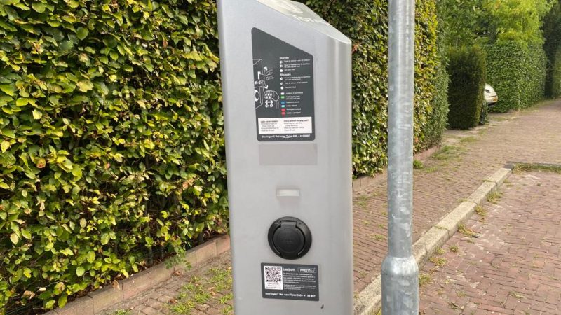 Elektrisch laden op straat in Laren sinds dit jaar twaalf procent duurder