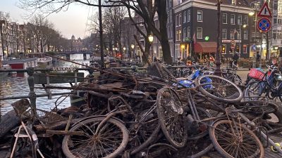 Amsterdamse grachtenkunst…