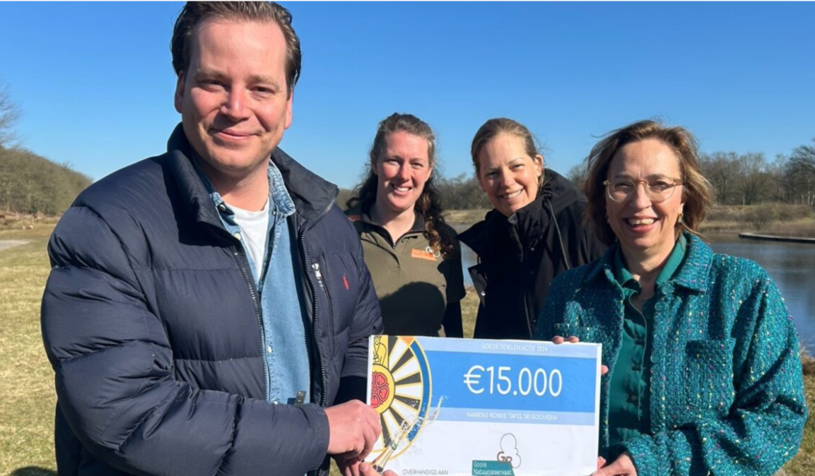 Champagneactie levert €15.000 op voor natuureducatie in het Gooi