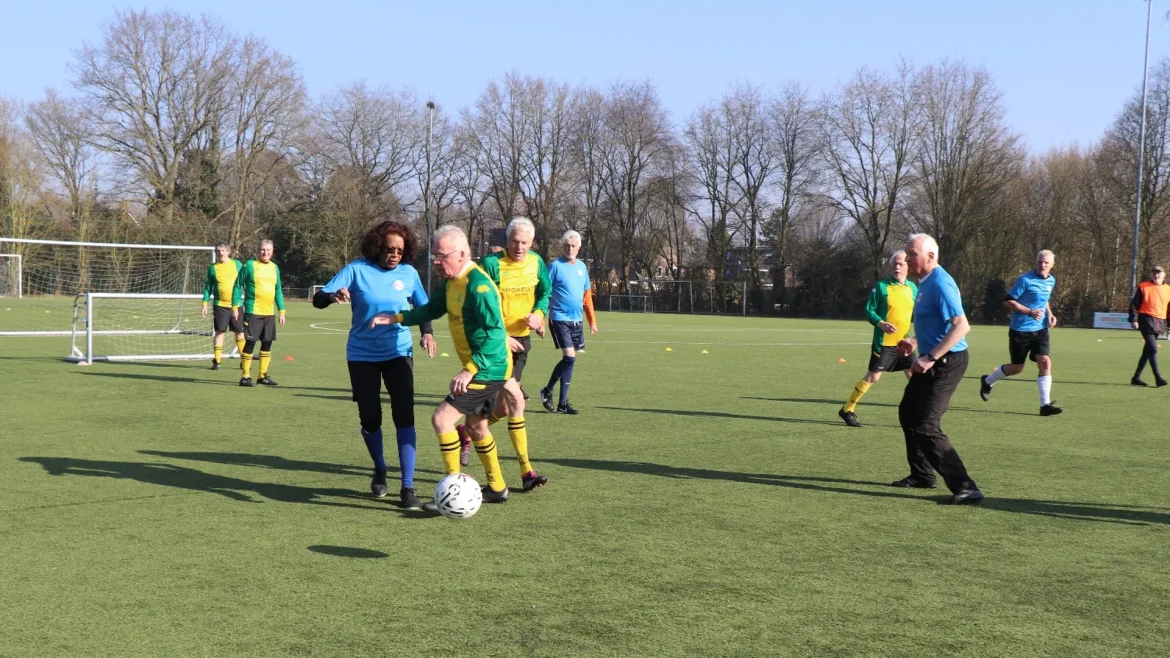 S.v. Huizen domineert Walking Football regiocompetitie in Laren