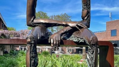 Nieuw: Geplaatst in beeldentuin ‘Mélancolie’