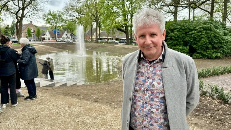Matthijs is de ‘geestelijk vader’ van de nieuwe vijver in het centrum van Laren