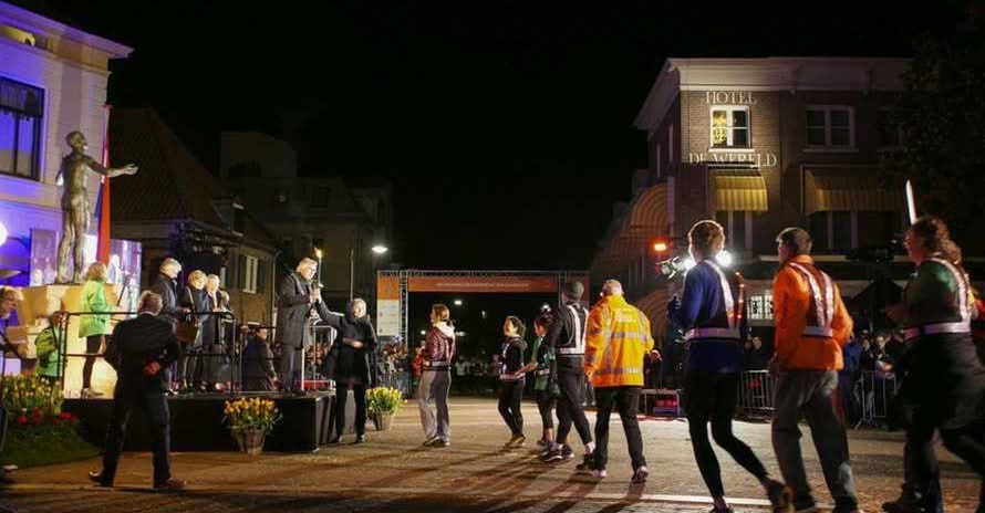 Recordaantal lopers brengt Bevrijdingsvuur naar 201 gemeenten; ook Laren en Blaricum doen mee