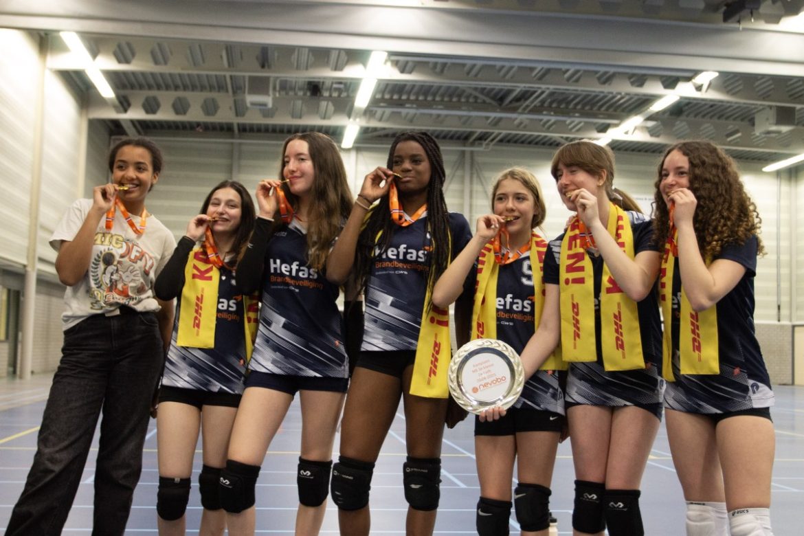 MB2 The Smashers kampioen!