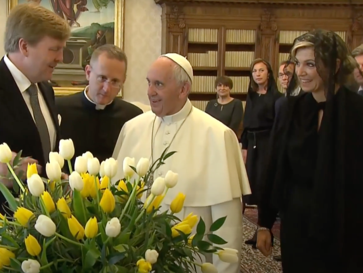 Begrafenis paus valt samen met Koningsdag: