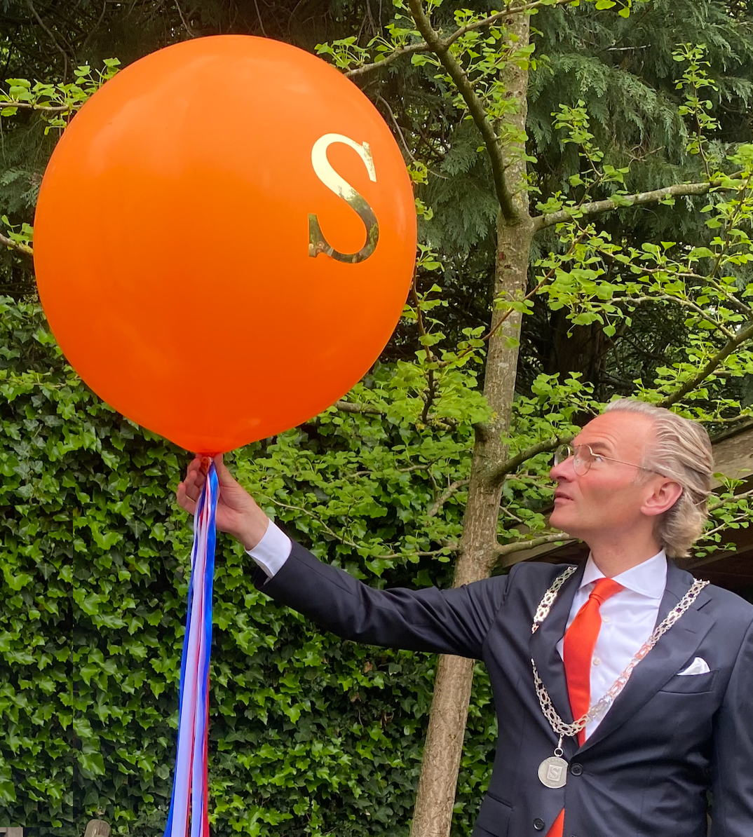 Wie krijgen er vandaag een lintje in Laren?