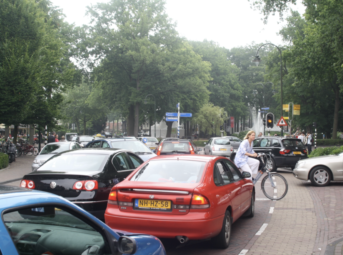 Laren presenteert eerste versie Verkeersvisie 2035: minder auto’s en meer doorfietsroutes. Zorgen over de uitvoering