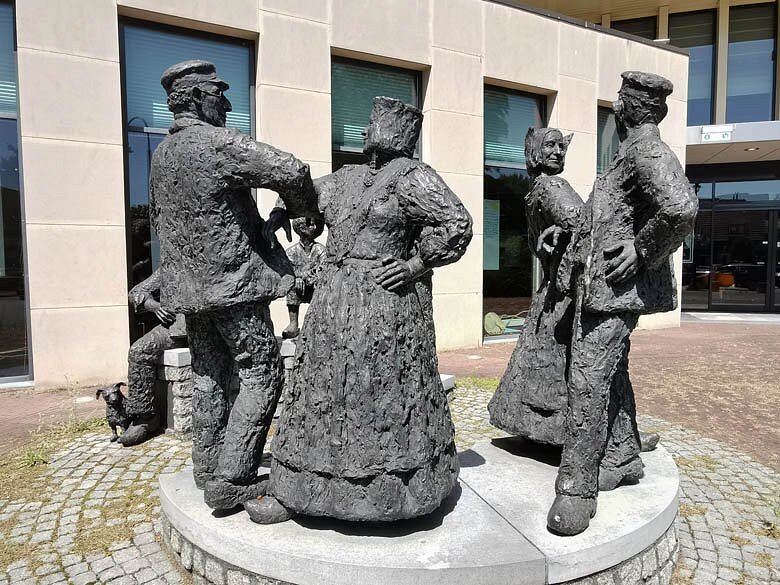 Beeld De Klepperman is al ruim een jaar weg in Laren, maar een nieuwe locatie is nog ver uit zicht