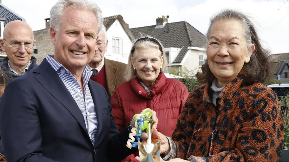 Buurtheldin Ligter al 50 jaar de stille kracht achter Larens plantsoen