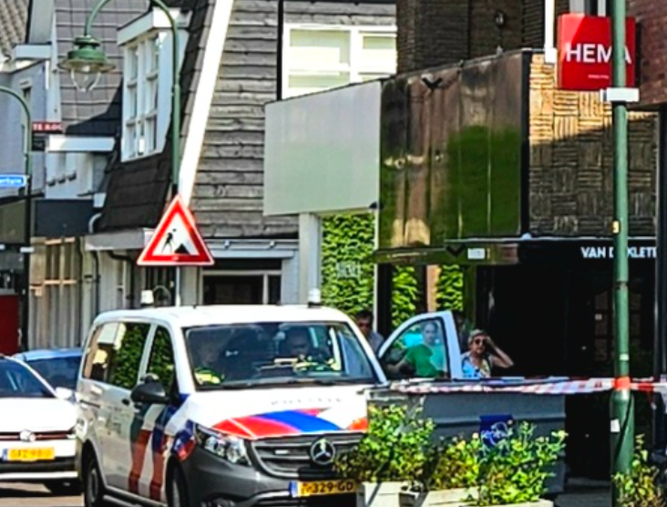 Gewapende overval op HEMA in Laren; daders vluchten op fatbike