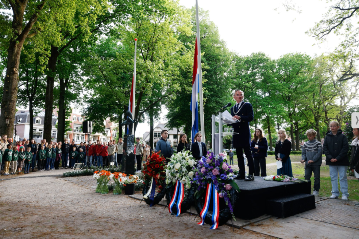 (fotorepo) Dodenherdenking Laren