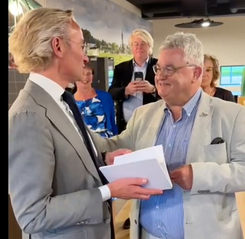 (foto + video) Vincent’s Kookboek voor afscheidnemende burgemeester