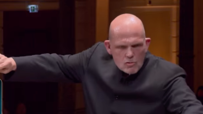 Meesterdirigent Jaap van Zweden beschuldigd van grensoverschrijdend gedrag: ’Als mijn manier van werken beter kan, hoor ik dat graag’