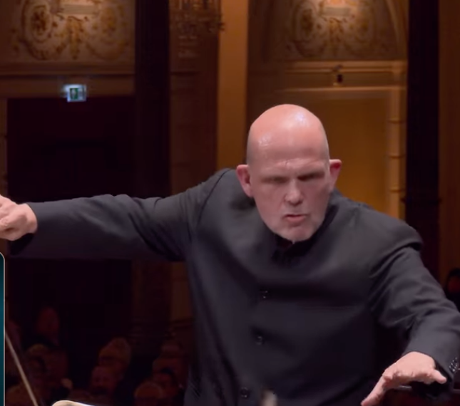 Meesterdirigent Jaap van Zweden beschuldigd van grensoverschrijdend gedrag: ’Als mijn manier van werken beter kan, hoor ik dat graag’