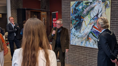 Na Gerard Reve is het nu de beurt aan de burgemeester om expositie van Paul de Lussanet te openen