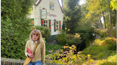 Restaurant ’t Spiehuis in Soest gesloten. Sidney Heinze kijkt met curator naar doorstart.