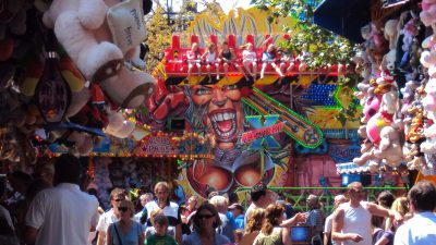 De kermis als vrij toegankelijk evenement staat onder zware druk:’Kermissen die maatregelen moeten nemen tegen losgeslagen jongeren met messen: