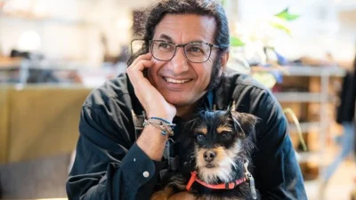 Twaalf indringende verhalen van vluchtelingen in rondreizende expositie door BEL-gemeenten