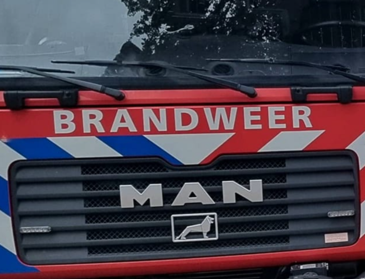 Gaslekkage door werkzaamheden met minigraver aan Berkenlaantje in Laren