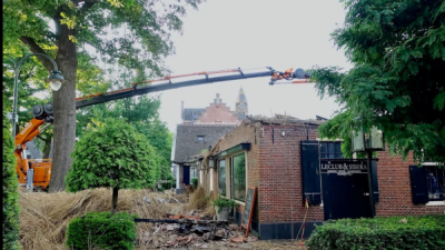 Eigenaar wil  afgebrande boerderij in Laren laten restaureren