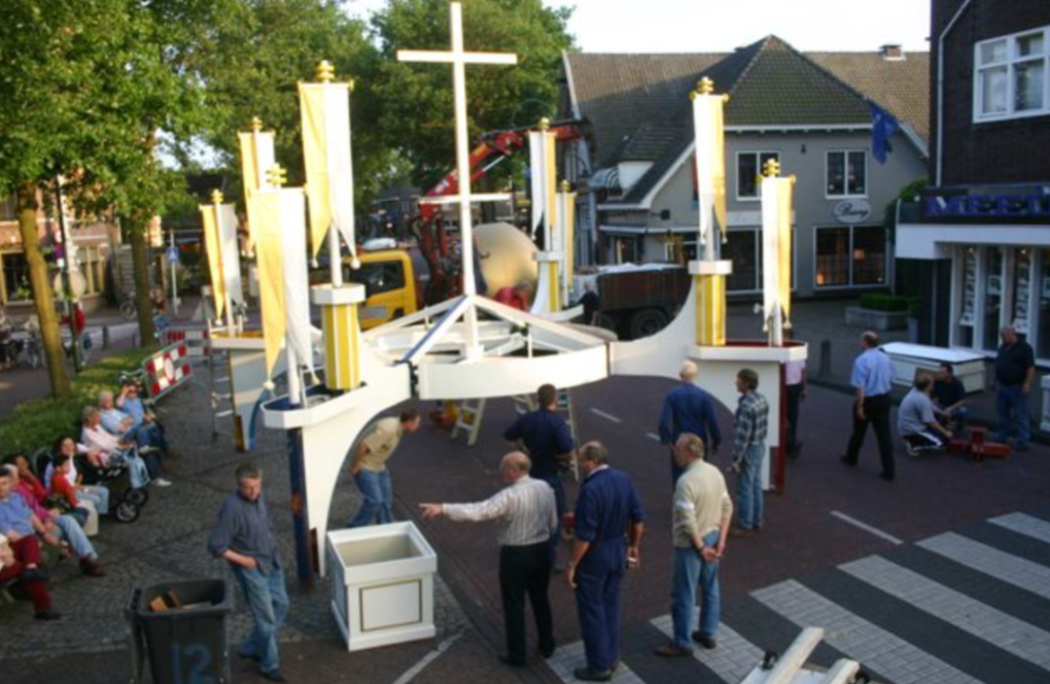 Vanavond worden de erepoorten opgebouwd