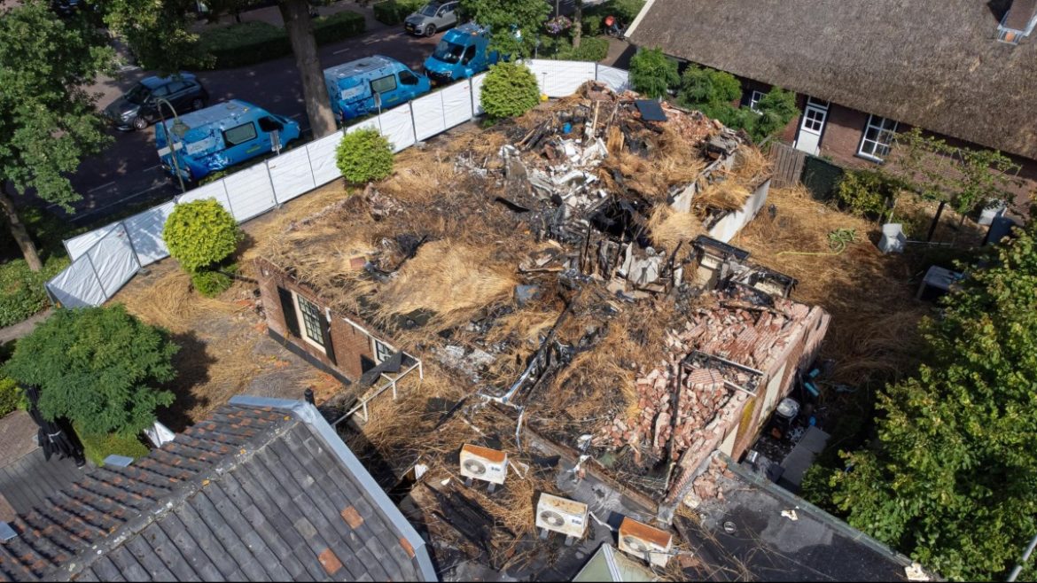 Op luchtfoto omvang brandschade pas goed te zien…