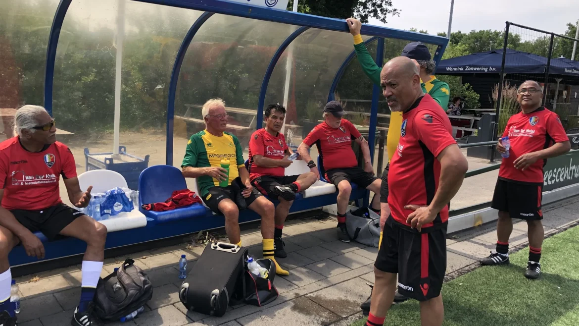 Ol’Blacks winnen tropische vierde ronde mini walking footballcompetitie