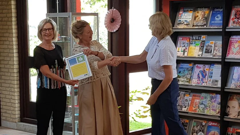 Bibliotheek Gooi+ ontvangt keurmerk voor goed vrijwilligersbeleid