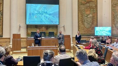 De Commissaris van de Koning nodigt 55 personen uit…