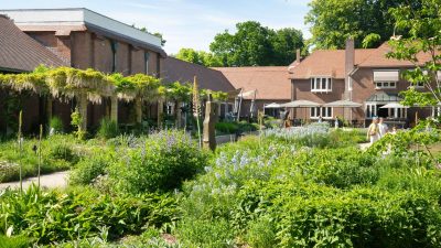 Zomeractie Singer Laren: 1+1 gratis op tuin- en museumrondleidingen