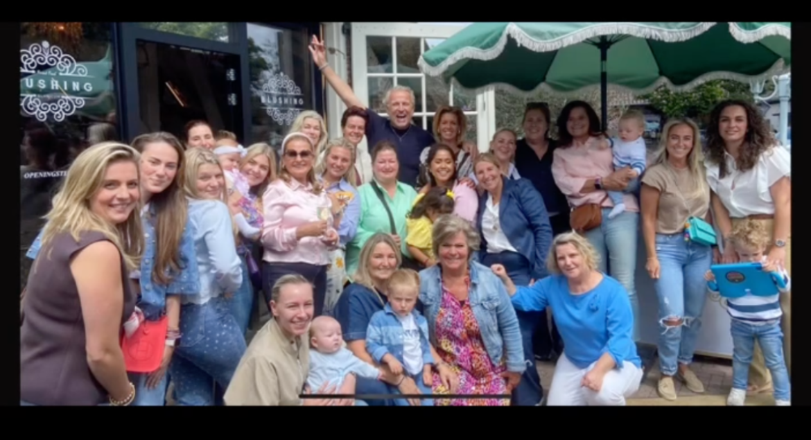 Dameslunch met de kermisvrouwen