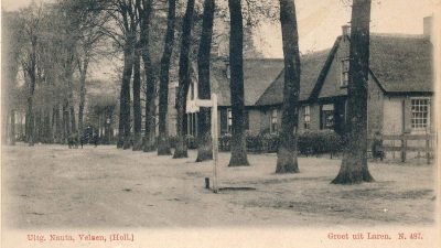 Anouk Ramselaar groeide op in afgebrande boerderij aan Sint Janstraat in Laren: ’Er is niks meer van over, ik had overal kippenvel’