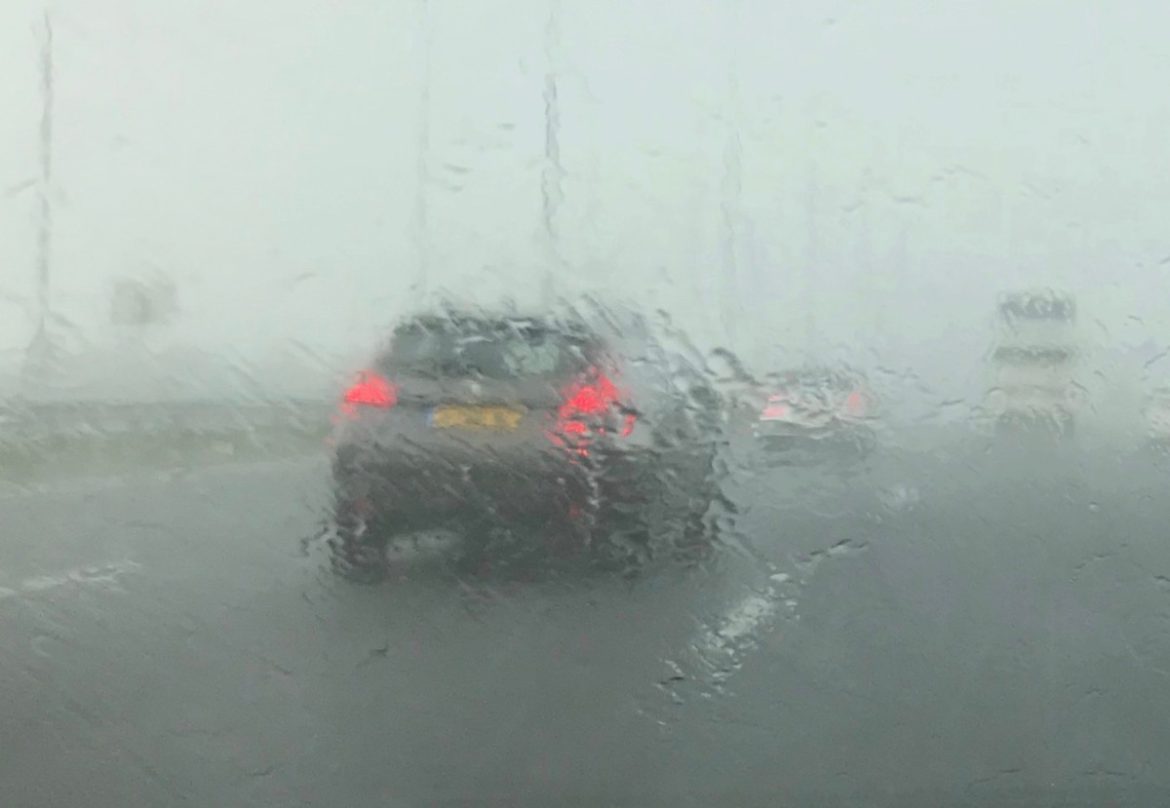 Vandaag plaatselijk stevige buien 