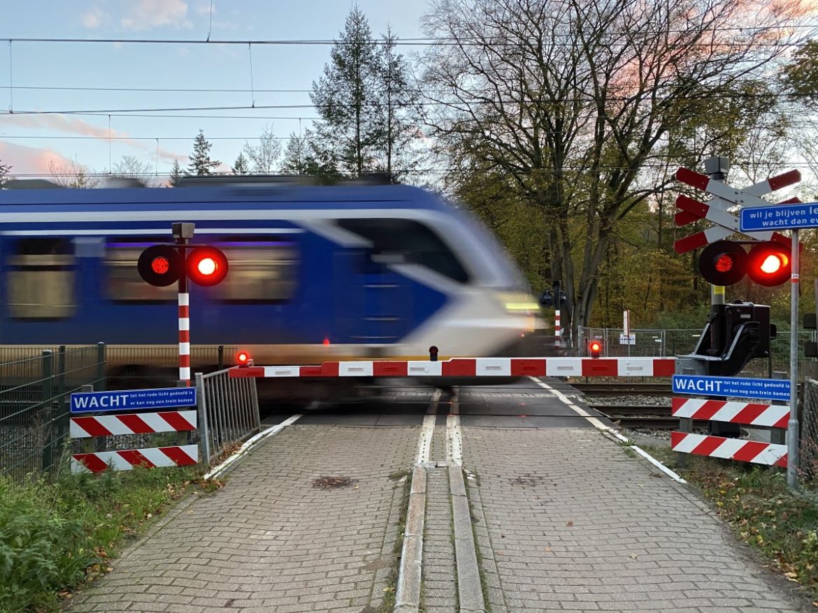 Geen treinen tussen Amsterdam Muiderpoort en Weesp door aanrijding