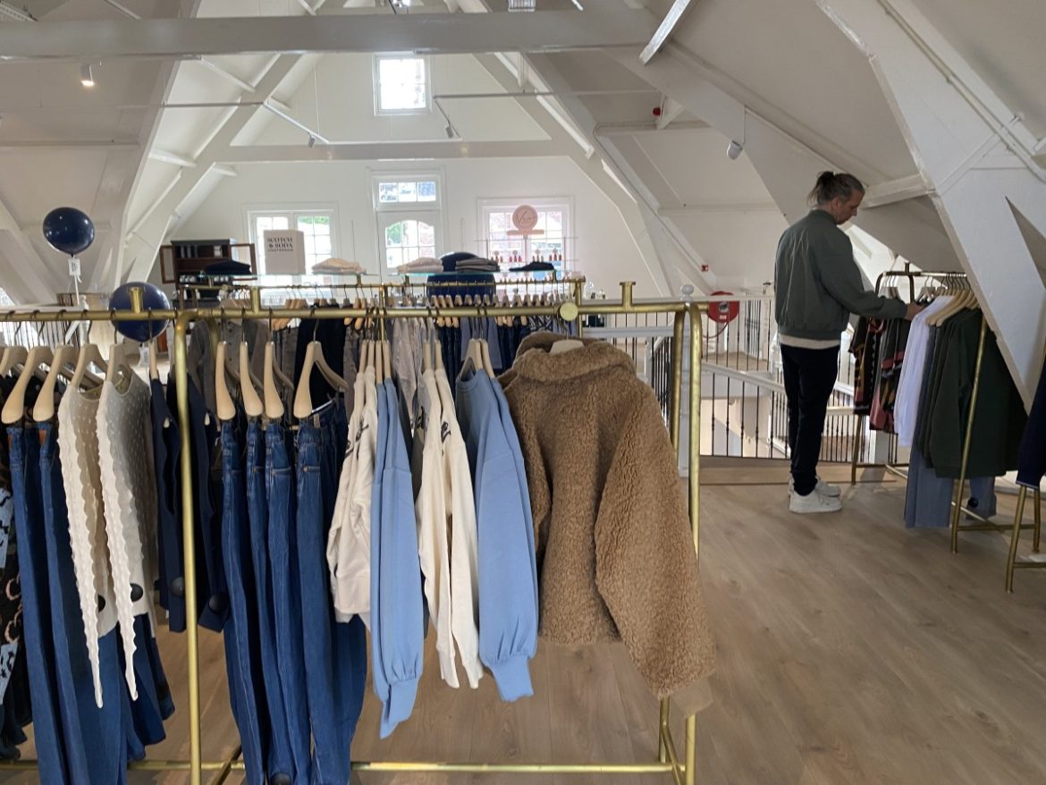 Minder banen voor verkopers in winkels, maar beroep blijft kansrijk in Gooi en Vechtstreek