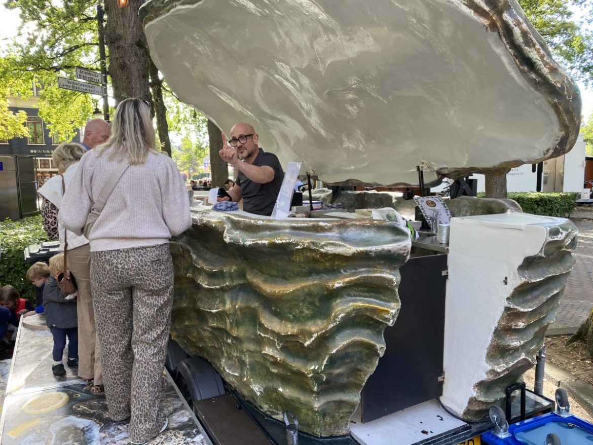 Prijsvraag: hoeveel oesters verkoopt het Visatelier vanavond bij Le Bocque-party