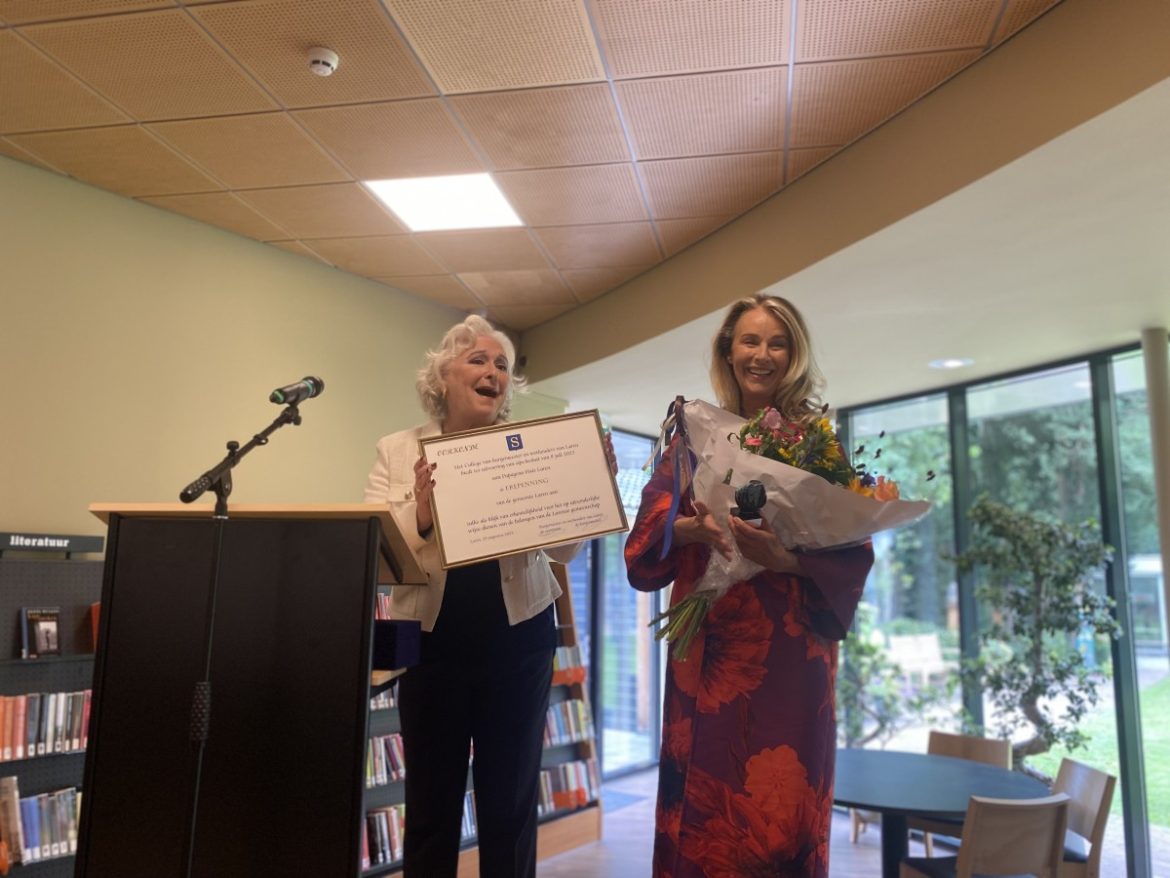 Gemeentelijke erepenning voor Papageno Huis Laren – Aaltje van Zweden-van Buuren en vrijwilligers 